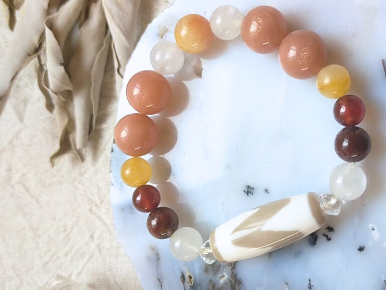 オレンジムーンストーン、アンデシン、ゴールデンアゼツライトの天珠ブレスレット