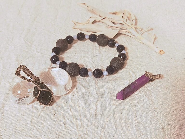 モルダバイト　ラピスラズリ　スギライト